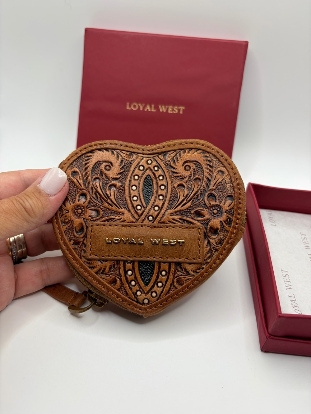 Heart-Shaped Tooled Leather Coin & Card Holder - Brown - Picture 2 of 4